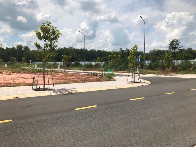 Hình ảnh Bán 2 miếng đất ngay TT Tx bến cát, sau lưng điện máy thiên Hòa