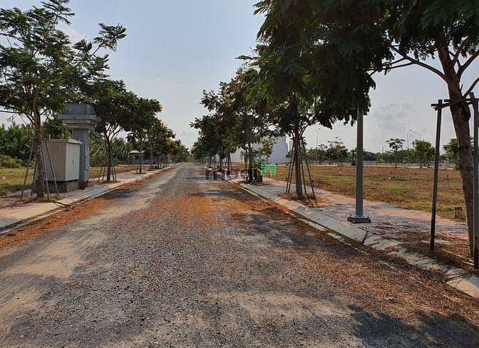 Hình ảnh Đất mặt tiền đường Trường Lưu 90m2 giá chỉ 2 tỷ 900