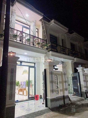 Hình ảnh Vợ Chồng kẹt tiền cần bán nhà gấp sổ riêng bao công chứng