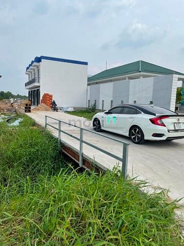 Hình ảnh Bán lô đất góc 2 MT trong KĐT Phúc Giang xã Long Định giá 750tr SHR