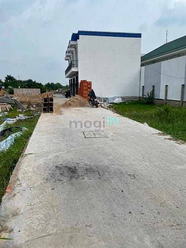 Hình ảnh Bán lô đất góc 2 MT trong KĐT Phúc Giang xã Long Định giá 750tr SHR