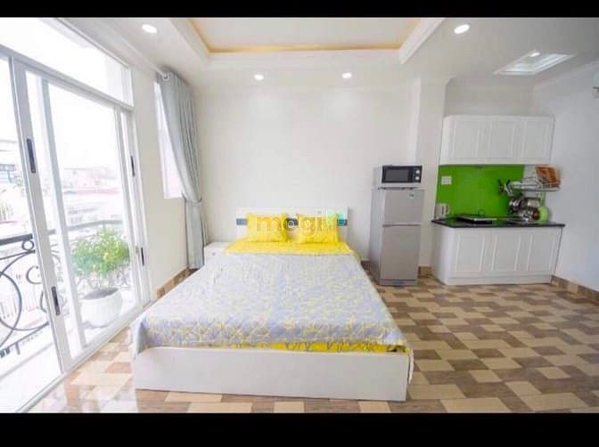 Hình ảnh CHDV mới siêu đẹp có ban công lớn đường Cách Mạng Tháng Tám
