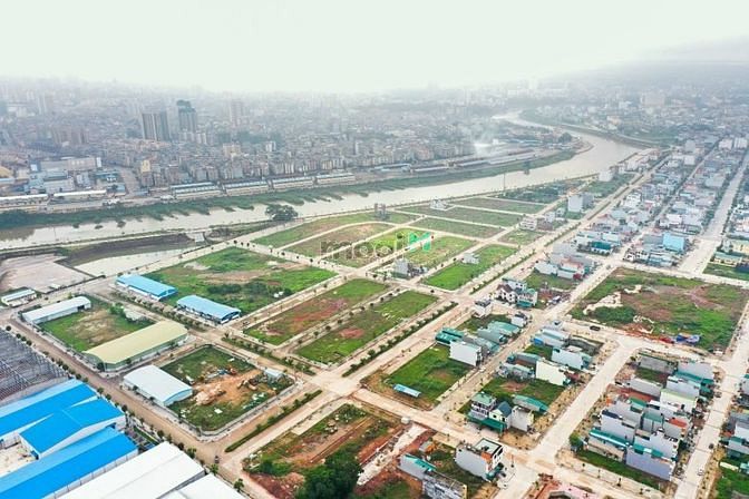 Hình ảnh Bán đất nền cửa khẩu móng cái mặt đường lớn đối diện TTTM giá 2X