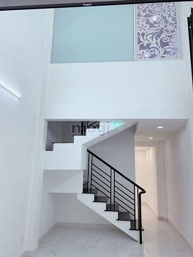 Hình ảnh Bán Gấp nhà Mới ở ngay, hẻm 199/ Cách Mạng Tháng 8 Q3