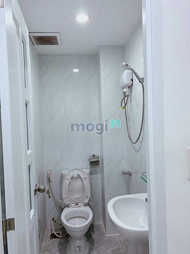 Hình ảnh Bán Gấp nhà Mới ở ngay, hẻm 199/ Cách Mạng Tháng 8 Q3