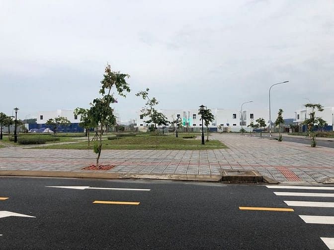 Hình ảnh Duy nhất lô đất thổ cư 90m2 giá rẻ 450tr Sát KCN Phước Đông SHR