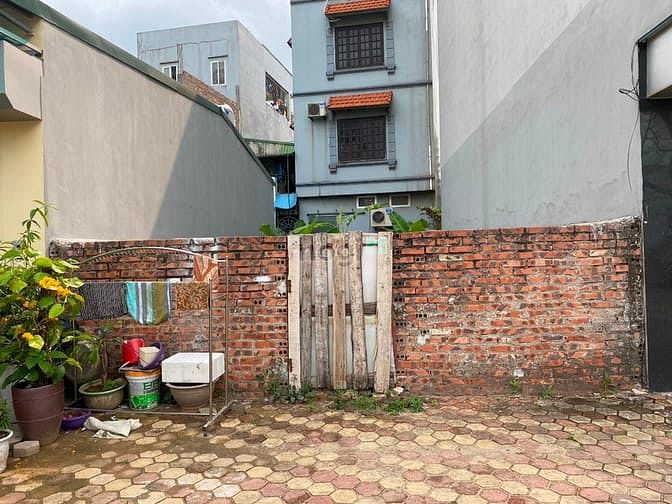 Hình ảnh Bán đất đấu giá Cự Khối, view hồ, cực thoáng mát, giá chỉ 65tr/m