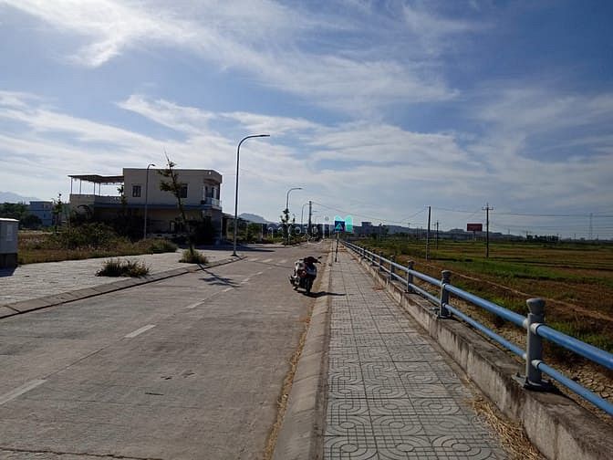 Hình ảnh Tin sốc ! Bán đất biệt thự khu tái định cư đối diện Ga Trì Bình