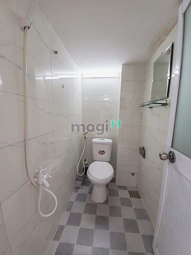 Hình ảnh Phòng trống 21m2, máy lạnh, đường Lê Đức Thọ