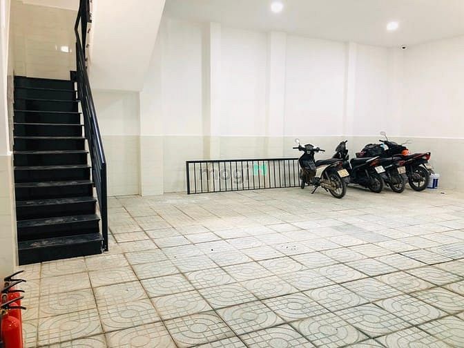 Hình ảnh Phòng trống 21m2, máy lạnh, đường Lê Đức Thọ
