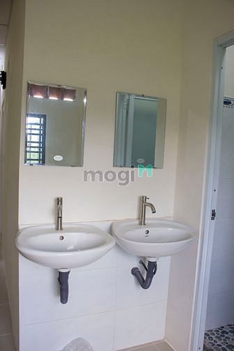 Hình ảnh Phòng sạch, thoáng mát ngay bến xe miền Tây