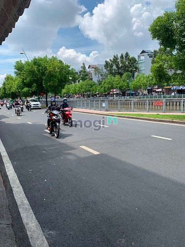 Hình ảnh Bán khuôn đất đẹp, giấy phép xây Hầm 9 tầng DT: 12m x 36m