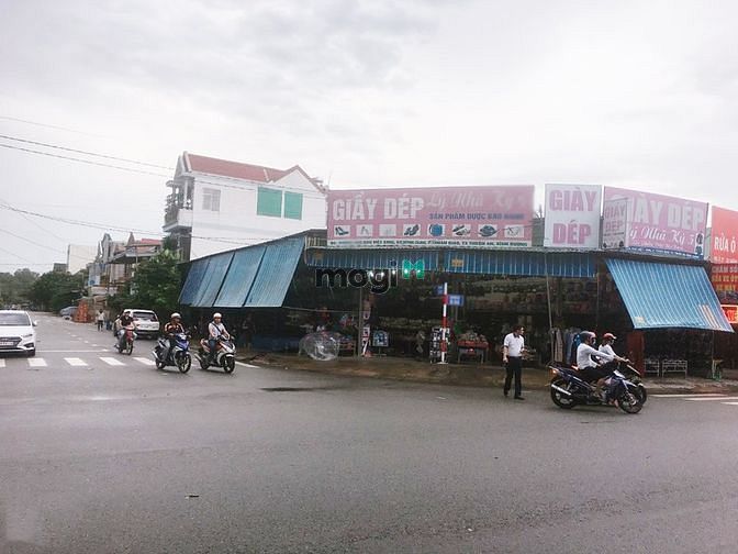 Hình ảnh Đất trống 2 góc mặt tiền 10 x 25 gần chợ KDC vietsing cho thuê.