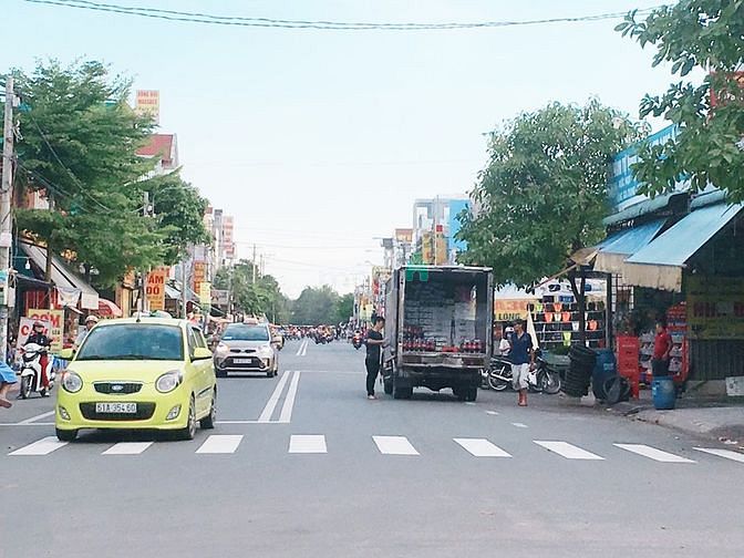 Hình ảnh Đất trống 2 góc mặt tiền 10 x 25 gần chợ KDC vietsing cho thuê.