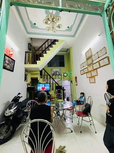 Hình ảnh Xe hơi đổ cửa. 35M2.4Tầng Chỉ 3.9 Tỷ