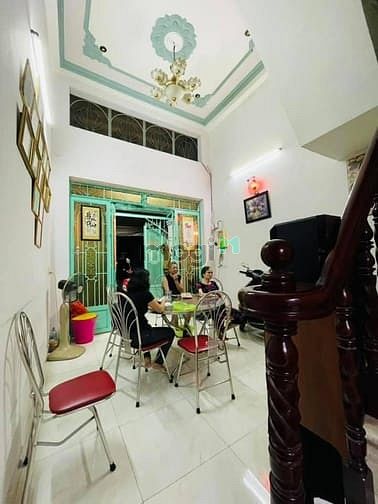 Hình ảnh Xe hơi đổ cửa. 35M2.4Tầng Chỉ 3.9 Tỷ