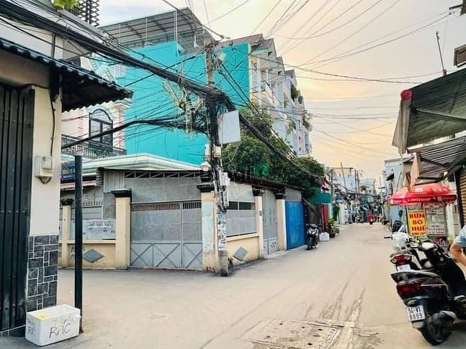 Hình ảnh Xe hơi đổ cửa. 35M2.4Tầng Chỉ 3.9 Tỷ