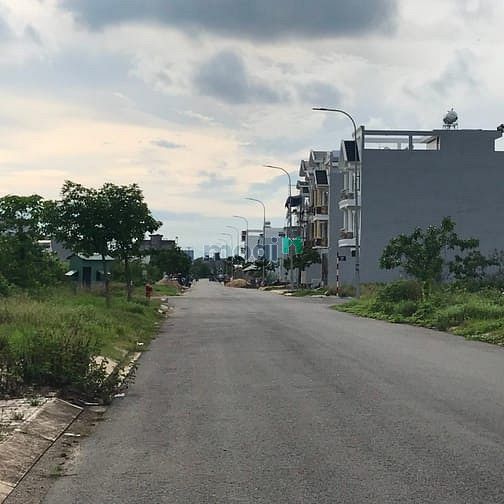 Hình ảnh Cần bán lại nền đất 98,1m2 liền kề EAON Bình tân, đường số 7 ,tên lửa