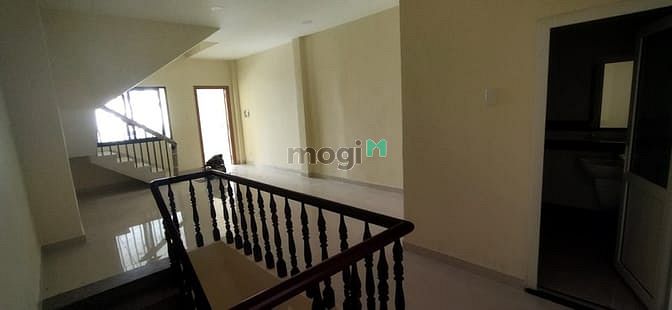 Hình ảnh MT Trần Hưng Đạo Q5 5 Tấm , Sơn Sửa mới , nội thất máy lạnh cao cấp .