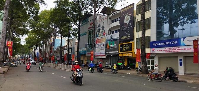 Hình ảnh MT Trần Hưng Đạo Q5 5 Tấm , Sơn Sửa mới , nội thất máy lạnh cao cấp .