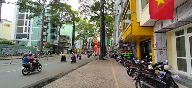 Hình ảnh MT Trần Hưng Đạo Q5 5 Tấm , Sơn Sửa mới , nội thất máy lạnh cao cấp .