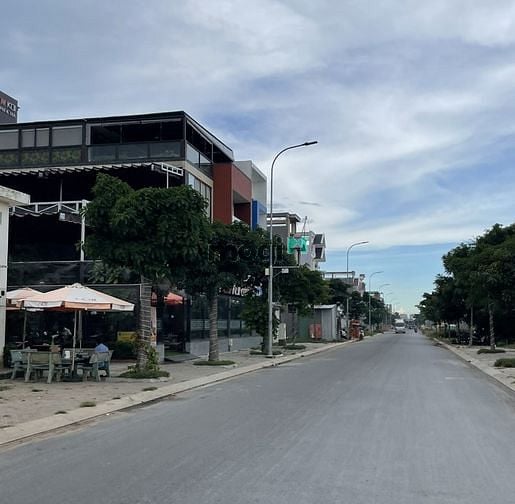 Hình ảnh Bán gấp lô đất thổ cư 98m2 nằm ngay mặt tiền Trần Văn Giàu KDC Tên Lửa