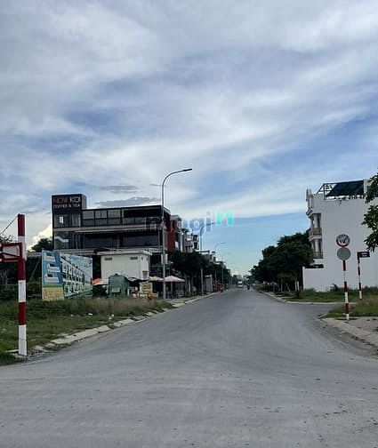 Hình ảnh Bán gấp lô đất thổ cư 98m2 nằm ngay mặt tiền Trần Văn Giàu KDC Tên Lửa