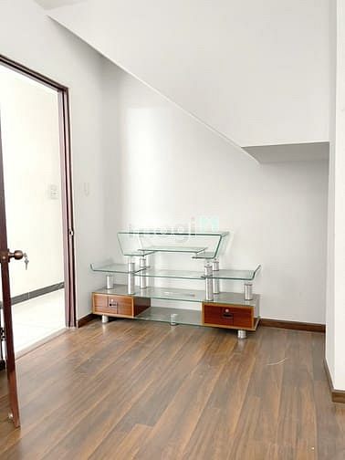 Hình ảnh Nhà lửng, 2 lầu, hẽm 585 Huỳnh Tấn Phát Q7