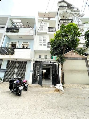 Hình ảnh Nhà lửng, 2 lầu, hẽm 585 Huỳnh Tấn Phát Q7