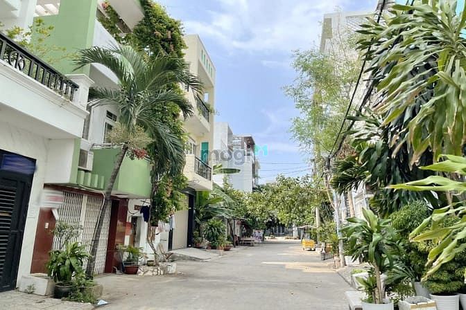Hình ảnh Nhà lửng, 2 lầu, hẽm 585 Huỳnh Tấn Phát Q7
