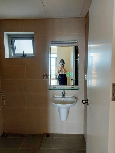 Hình ảnh Cho thuê Luxgarden 2PN, nhà mới sơn sửa, căn góc, 2 cửa sổ thoáng.