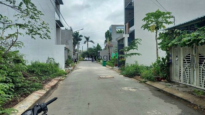 Hình ảnh Bán Lô Đất 68m2 Đường Số 6 Phường Long Bình Liền Kề VinHome