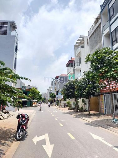 Hình ảnh PHÚC LỢI – Phân Lô – Vỉa Hè – Ô Tô Tránh – Kinh Doanh – Tiện Ích