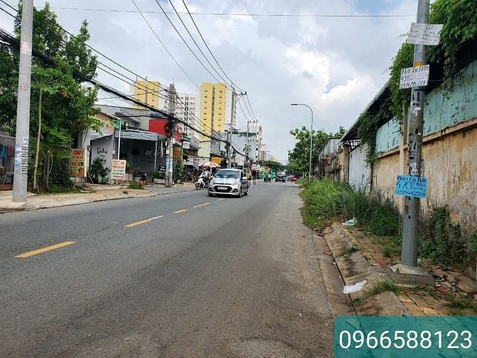 Hình ảnh BÁN GẤP! Lô đất lọt khe 52m2 hẻm xe hơi 6m cách đường lớn 20m