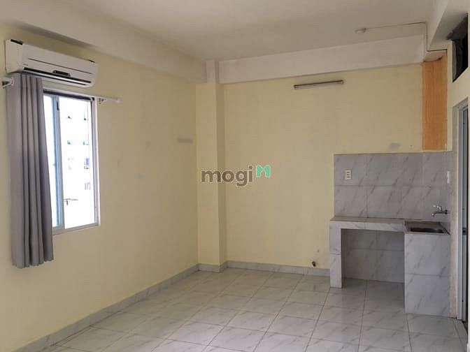 Hình ảnh Phòng trọ Quận 7: Máy lạnh, ban công, cửa sổ
