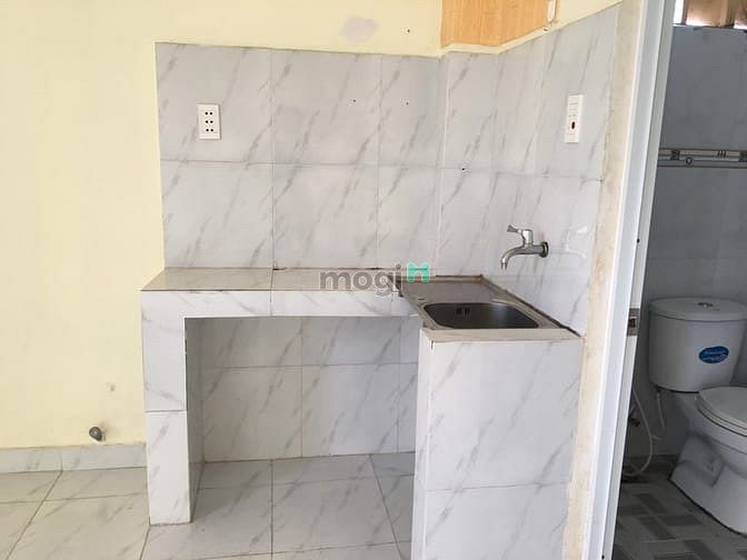 Hình ảnh Phòng trọ Quận 7: Máy lạnh, ban công, cửa sổ