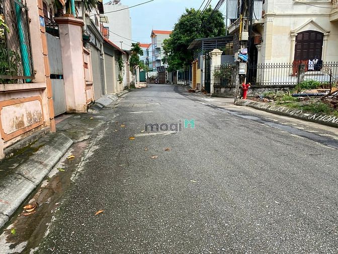 Hình ảnh Bán nhà 3,5 tầng Thạch Bàn, ô tô vào tận nhà