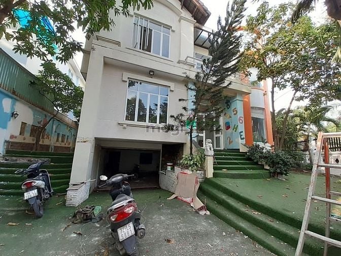 Hình ảnh Cho Thuê Villa Sân Vườn 10x18m - Phong Cách Cổ Điển - Giá 3000$/Tháng