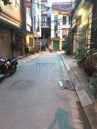 Hình ảnh Bán đất tặng nhà phân lô Phùng Chí Kiên 50m2, Mặt tiền 3,7m giá TL.