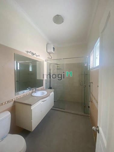 Hình ảnh Biệt Thự Khu Compound Trần Não 500m2 - Bảo Vệ 24/7- Giá 75 Triệu/Tháng
