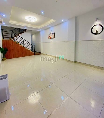 Hình ảnh Cho thuê nhà 463B Cách Mạng Tháng 8, Phường 13, Quận 10 - DTSD 250m2.