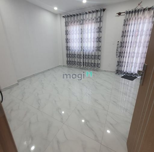 Hình ảnh Cho thuê nhà 463B Cách Mạng Tháng 8, Phường 13, Quận 10 - DTSD 250m2.