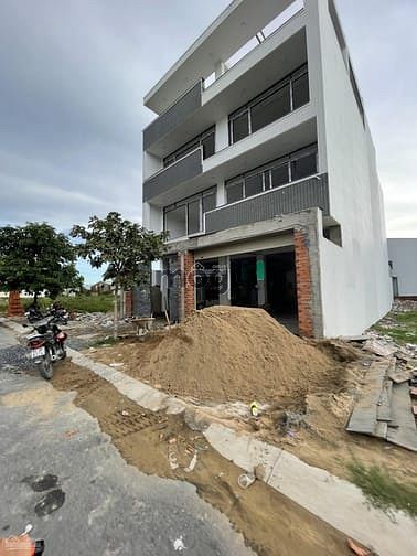 Hình ảnh dịch bệnh nên cô cần tiền bán gấp đất nền (100m2 ) thổ cư