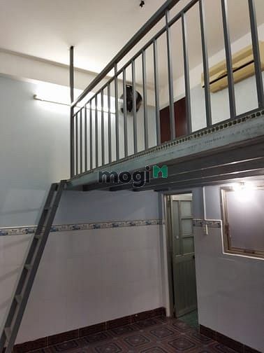 Hình ảnh Phòng gác lửng, máy lạnh chỉ 2,5tr ngay chợ Hoàng Hoa Thám - Tân Bình