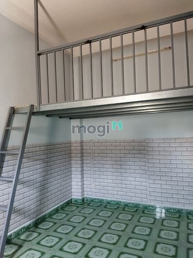 Hình ảnh Phòng gác lửng, máy lạnh chỉ 2,5tr ngay chợ Hoàng Hoa Thám - Tân Bình