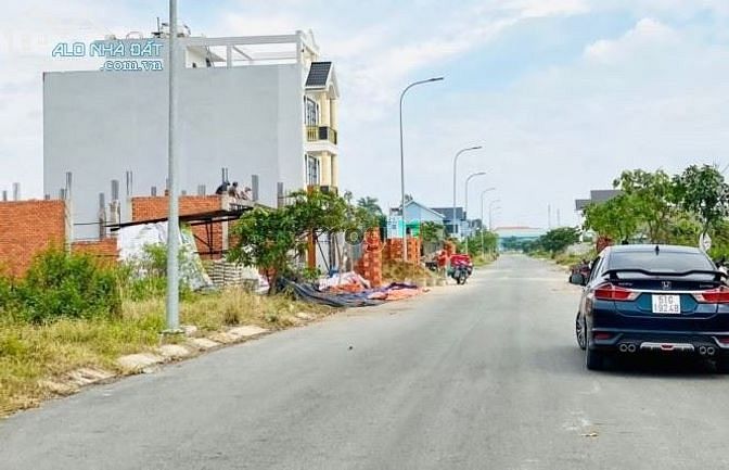 Hình ảnh Bán lô góc 2 mặt tiền 108m2 (6x18m) gần Siêu Thị Coopmart đã có sổ