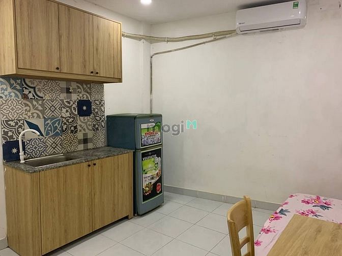 Hình ảnh Phòng 20m2 đường Thạch Lam, đầy đủ giường nệm, kệ bếp