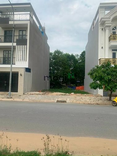 Hình ảnh Thua độ bóng đá cần ra gấp lô đất 84m2 phường Tân Tạo, Bình Tân, SHR