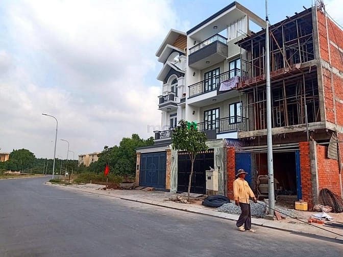 Hình ảnh Thua độ bóng đá cần ra gấp lô đất 84m2 phường Tân Tạo, Bình Tân, SHR