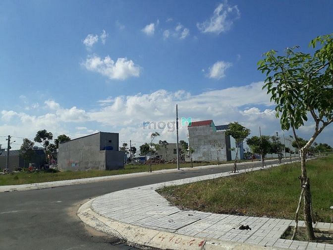 Hình ảnh Đất nền sổ sẵn, cặp sát trung tâm. Giá 679 triệu.
